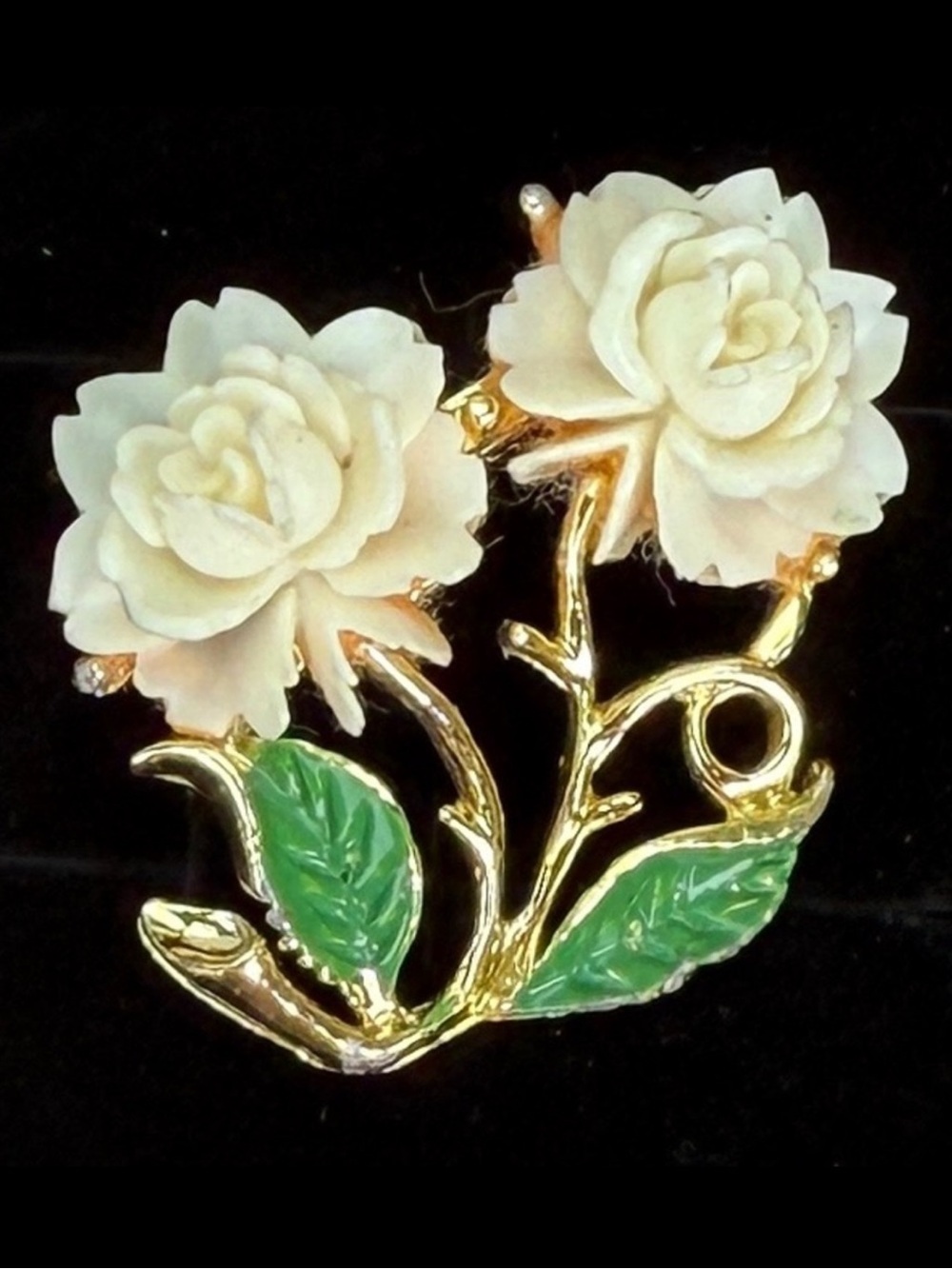 Vintage goldtone, 3-D floral brooch, pin